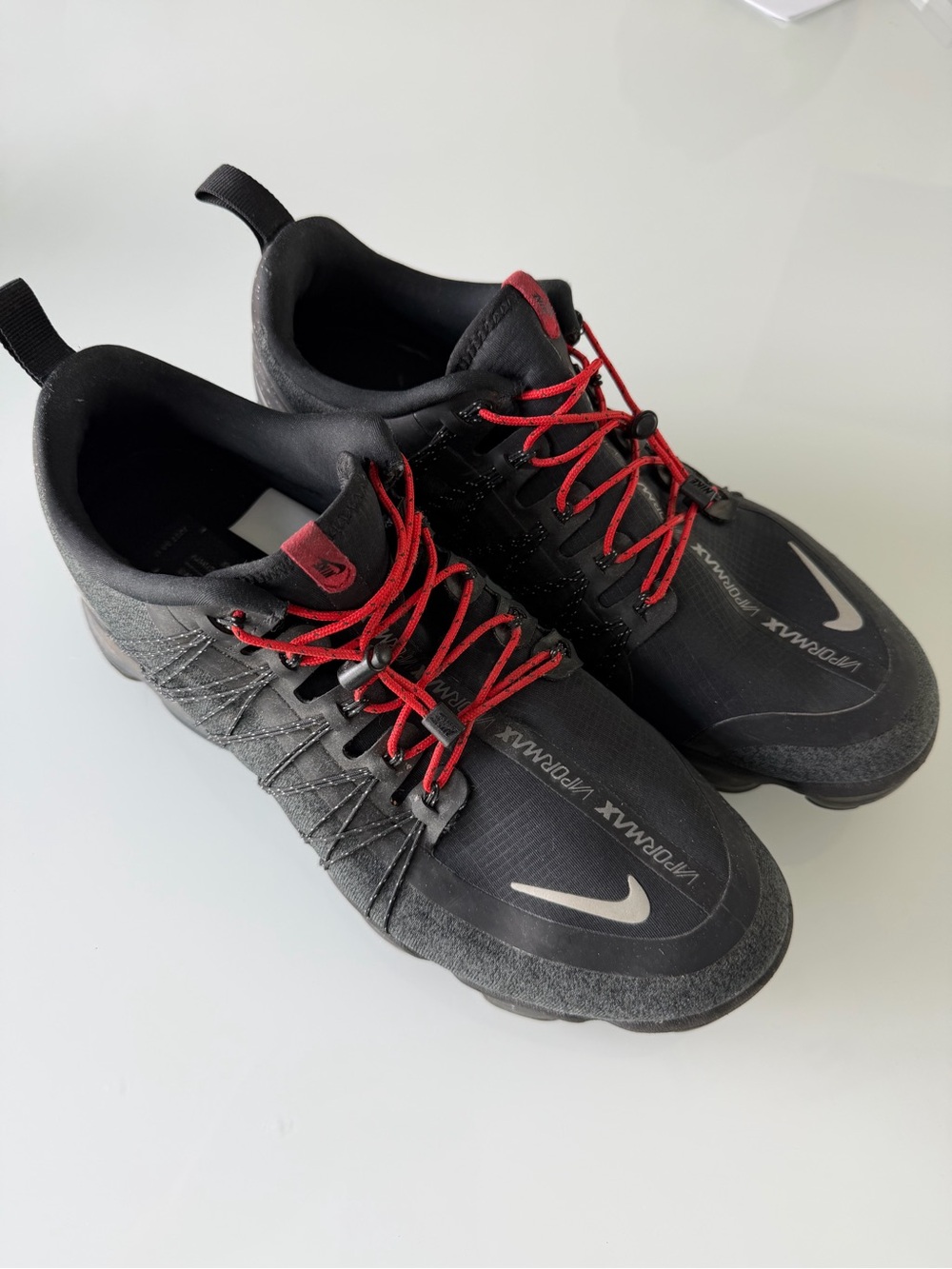 Nike Black Athletic Shoes with Red Laces and Reflective Swoosh 9.5 Men